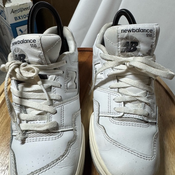 New Balance 550 White Sneaker Shoes Youth 3 Or Women 4.5 Leather Low Top - Picture 4 of 8